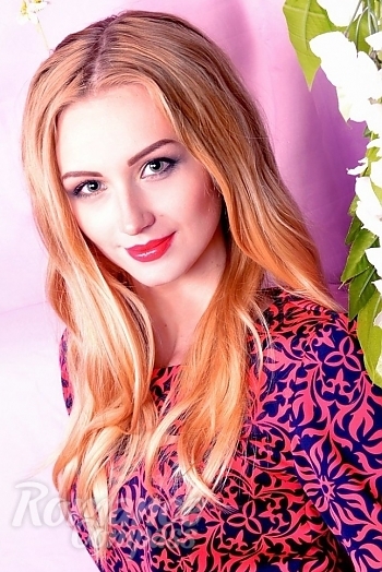 Ukrainian mail order bride Yuliia from Kharkiv with blonde hair and green eye color - image 1