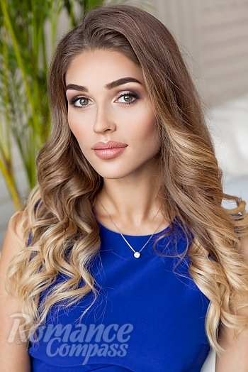 Ukrainian mail order bride Victoria from Kiev with blonde hair and green eye color - image 1