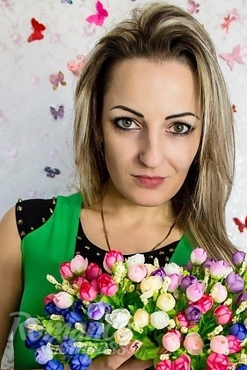Ukrainian mail order bride Klavdiya from Nikolaev with light brown hair and green eye color - image 1