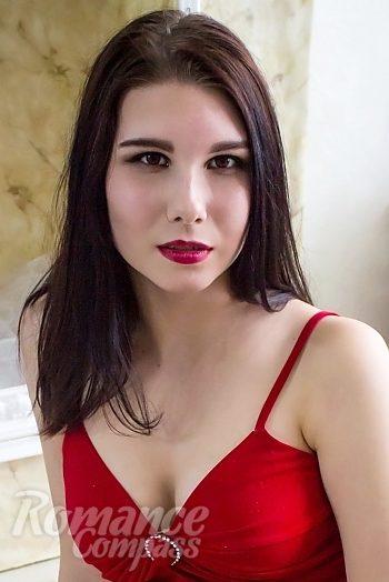 Ukrainian mail order bride Karina from Nikolaev with brunette hair and brown eye color - image 1