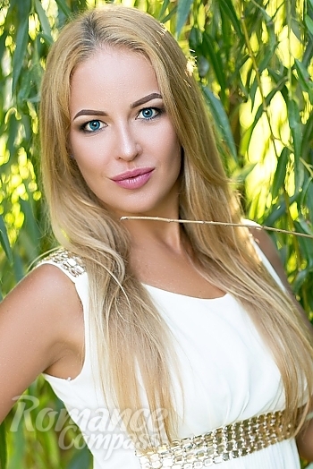 Ukrainian mail order bride Alina from Kharkov with blonde hair and blue eye color - image 1