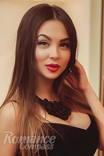 Ukrainian mail order bride Juliya from Kiev with light brown hair and brown eye color - image 1