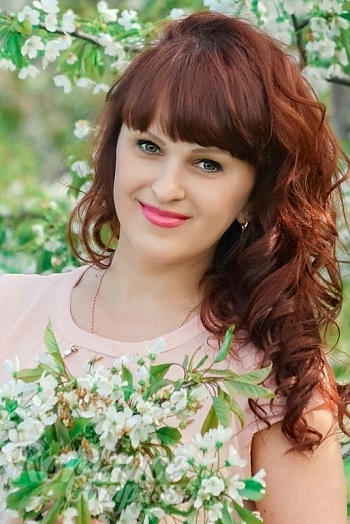 Ukrainian mail order bride Lilia from Kherson with light brown hair and brown eye color - image 1