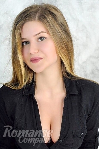 Ukrainian mail order bride Anastasia from Moscow with light brown hair and green eye color - image 1