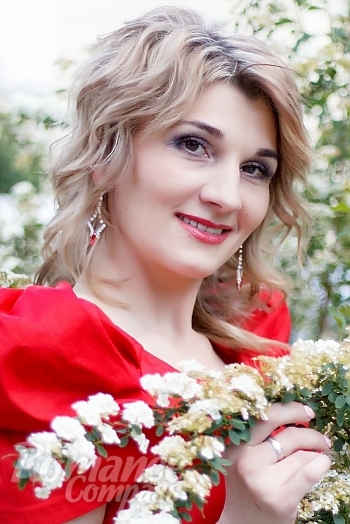 Ukrainian mail order bride Elena from Zhytomyr with light brown hair and brown eye color - image 1