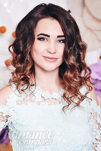 Ukrainian mail order bride Daria from Mykolaiv with light brown hair and grey eye color - image 1