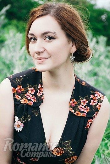 Ukrainian mail order bride Aleksandra from Kiev with brunette hair and brown eye color - image 1