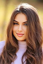 Ukrainian mail order bride karina from Krivoy Rog with light brown hair and green eye color - image 4