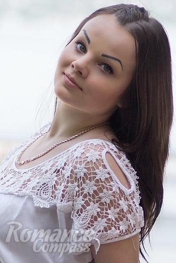 Ukrainian mail order bride Yana from Kiev with brunette hair and grey eye color - image 1