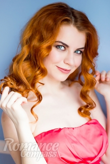 Ukrainian mail order bride Dariia from Kharkov with red hair and green eye color - image 1