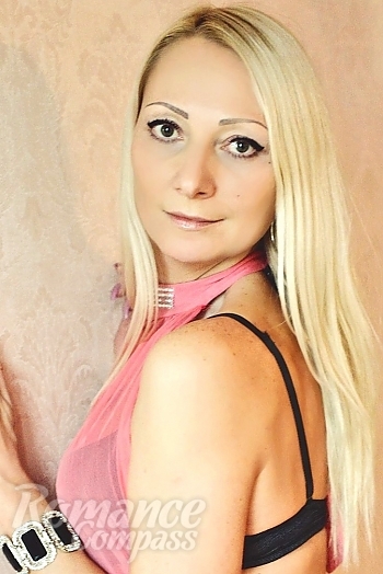 Ukrainian mail order bride Margarita from Zhytomyr with blonde hair and green eye color - image 1