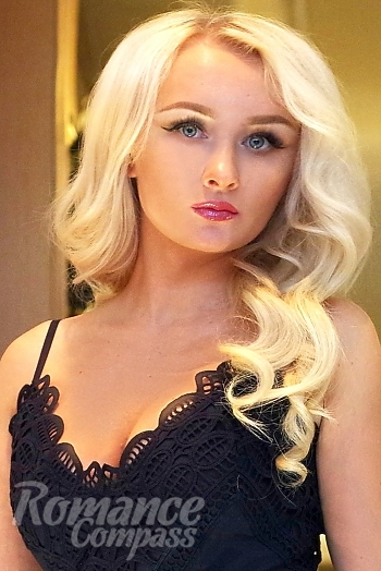Ukrainian mail order bride Larisa from Kiev with blonde hair and green eye color - image 1