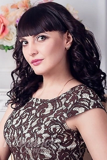Ukrainian mail order bride Marina from Lugansk with brunette hair and brown eye color - image 1