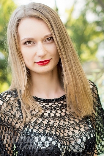 Ukrainian mail order bride Anna from Kharkov with blonde hair and green eye color - image 1