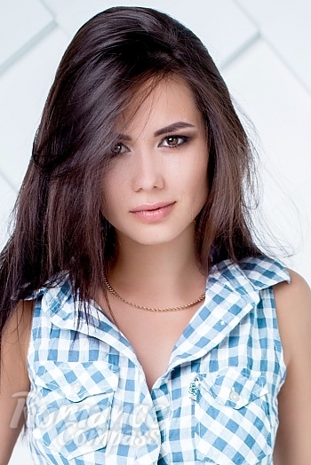 Ukrainian mail order bride Anastasiya from Zhitomir with brunette hair and brown eye color - image 1