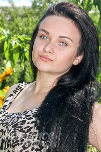 Ukrainian mail order bride Olga from Fastov with brunette hair and brown eye color - image 1