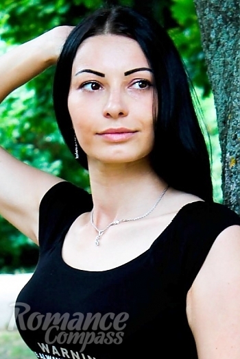 Ukrainian mail order bride Anna from Izmail with brunette hair and brown eye color - image 1