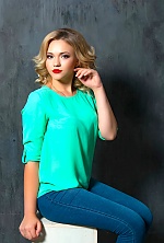 Ukrainian mail order bride Anastasia from Kherson with blonde hair and green eye color - image 2