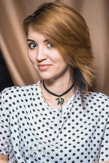 Ukrainian mail order bride Karina from Donetsk with light brown hair and brown eye color - image 1