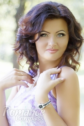 Ukrainian mail order bride Elena from Lugansk with light brown hair and green eye color - image 1