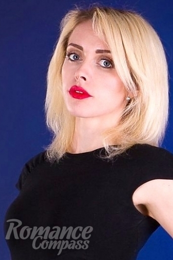 Ukrainian mail order bride Anna from Kiev with blonde hair and hazel eye color - image 1