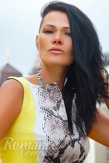 Ukrainian mail order bride Natalia from Kiev with brunette hair and brown eye color - image 1