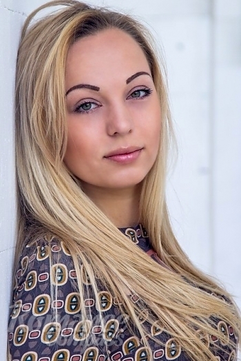 Ukrainian mail order bride Sofia from Lugansk with blonde hair and green eye color - image 1