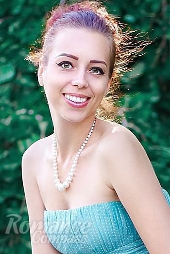 Ukrainian mail order bride Olia from Kremenchuk with light brown hair and green eye color - image 1