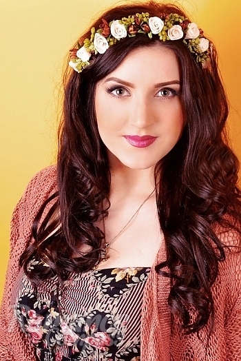 Ukrainian mail order bride Olga from Kharcov with brunette hair and brown eye color - image 1