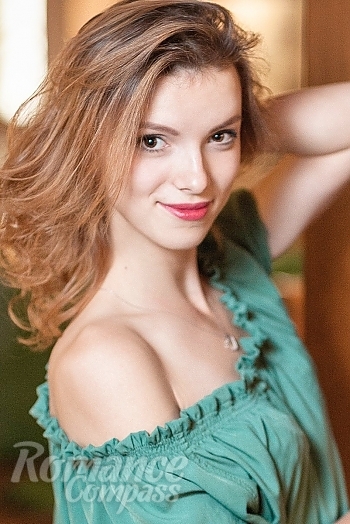 Ukrainian mail order bride Tatyana from Kiev with light brown hair and brown eye color - image 1