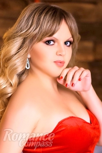 Ukrainian mail order bride Angelina from Poltava with blonde hair and green eye color - image 1