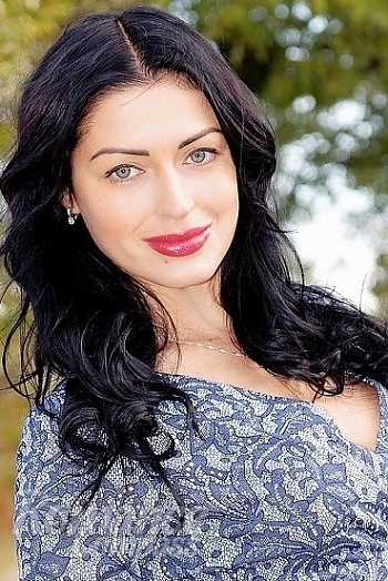 Ukrainian mail order bride Viktoria from Kharkiv with black hair and grey eye color - image 1