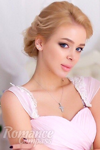 Ukrainian mail order bride Daria from Kiev with blonde hair and grey eye color - image 1