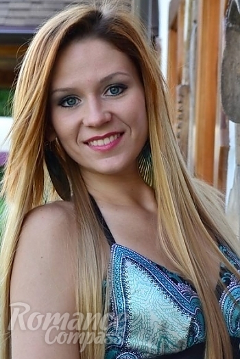 Ukrainian mail order bride Elena from Poltava with auburn hair and green eye color - image 1