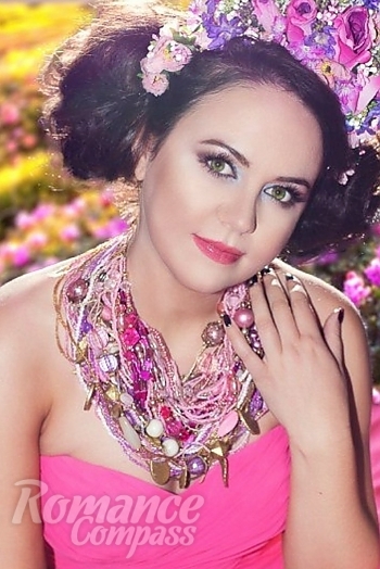 Ukrainian mail order bride Julia from Kiev with light brown hair and hazel eye color - image 1
