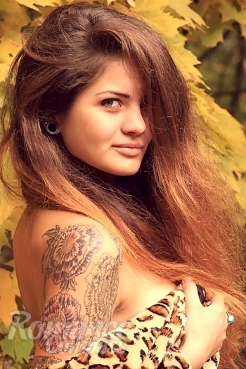Ukrainian mail order bride Yuliya from Kiev with light brown hair and green eye color - image 1