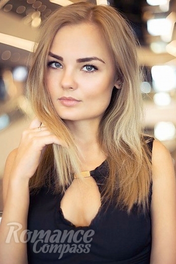 Ukrainian mail order bride Yuliya from Minsk with blonde hair and green eye color - image 1