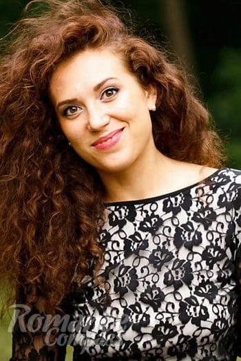 Ukrainian mail order bride Hanna from Chumilino with auburn hair and brown eye color - image 1