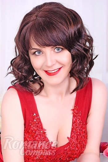 Ukrainian mail order bride Inna from Tetiiv with brunette hair and blue eye color - image 1