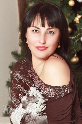 Ukrainian mail order bride Lesya from Nikopol with black hair and brown eye color - image 1