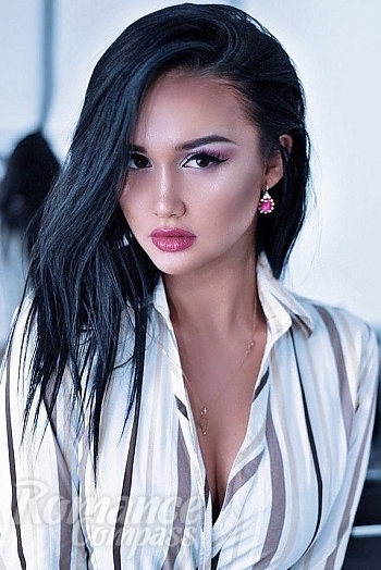 Ukrainian mail order bride Yana from Chernigov with black hair and brown eye color - image 1