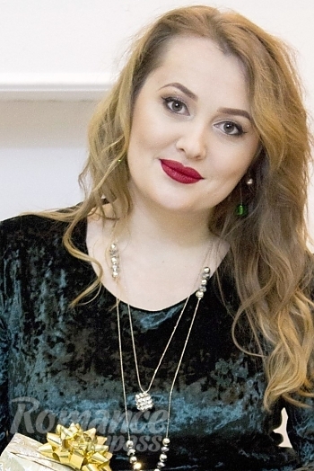 Ukrainian mail order bride Oksana from Kiev with auburn hair and hazel eye color - image 1