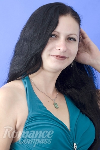 Ukrainian mail order bride Snezhana from Piryatin with auburn hair and green eye color - image 1