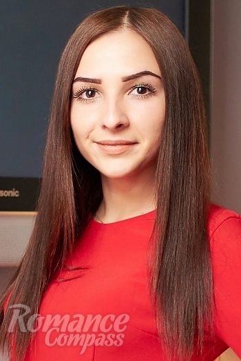 Ukrainian mail order bride Karina from Kharkov with brunette hair and brown eye color - image 1