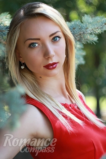 Ukrainian mail order bride Mariya from Lugansk with blonde hair and grey eye color - image 1