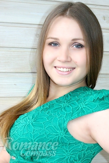 Ukrainian mail order bride Liliya from Belolutsk with light brown hair and blue eye color - image 1