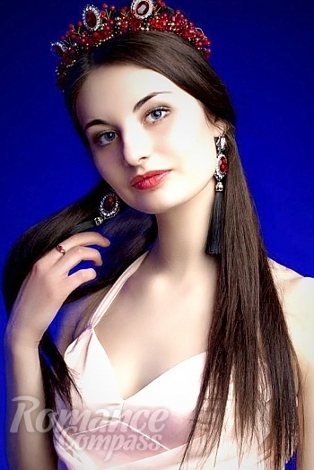 Ukrainian mail order bride Anastasia from Lugansk with brunette hair and green eye color - image 1