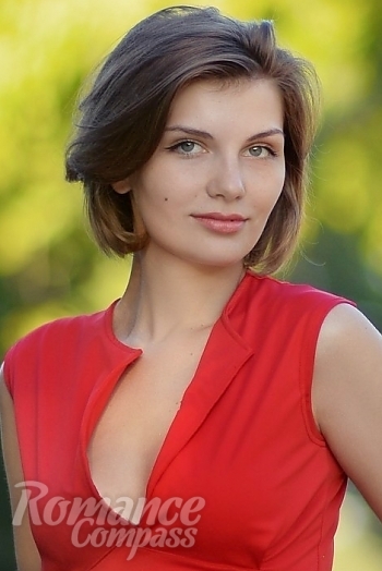 Ukrainian mail order bride Alena from Kharkov with light brown hair and green eye color - image 1