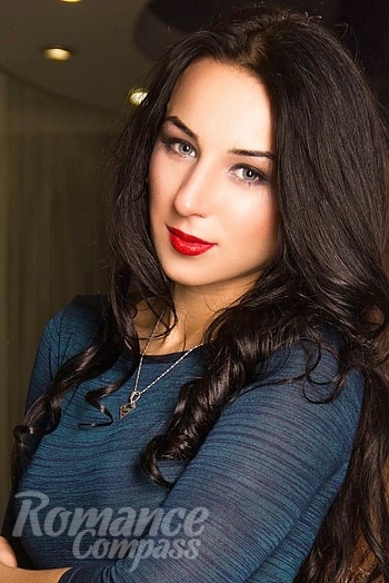 Ukrainian mail order bride Alla from Kharkiv with brunette hair and brown eye color - image 1