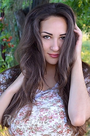 Ukrainian mail order bride Louiza from Berdiansk with light brown hair and green eye color - image 1